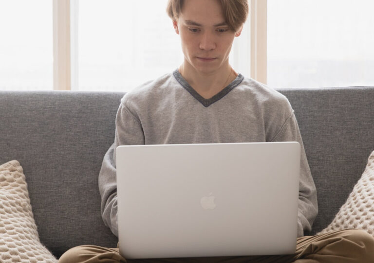 Scratch nauka online programowania za darmo. Jak korzystać po polsku?